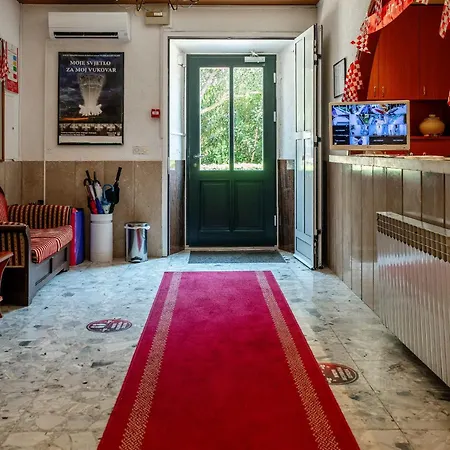 The Old Town Hostel-villa Gradac * דוברובניק