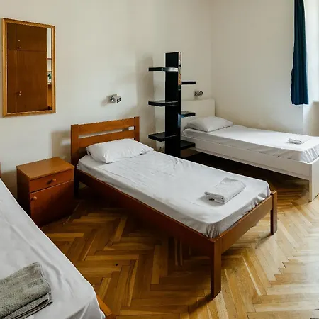 אכסניה The Old Town Hostel-villa Gradac *
