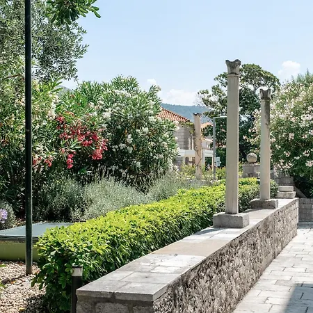 The Old Town Hostel-villa Gradac אכסניה